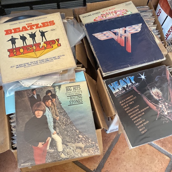 Incredible variety of all your favorite bands on Vinyl from the 60’s 70’s & 80’s - Picture 11 of 14